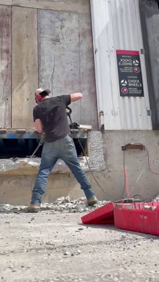 MAMMOTH DEMOLITION TORONTO photo 3